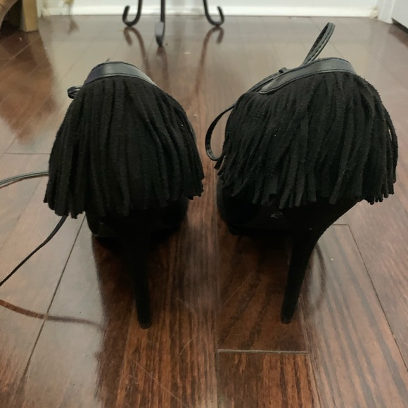 Revamped Faux Suede Chic Flattering Lace Up Fringe Pump - Picture 7 of 8